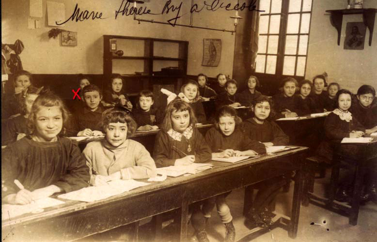 Bry Marie Therese à l'ecole.