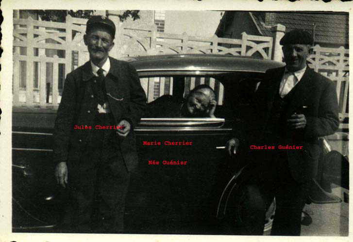 Cherrier_Jules_facteur_à_Vierzon_Marie_Cherrier_née Guénier_Charles_Guénier son frère_en_1939.