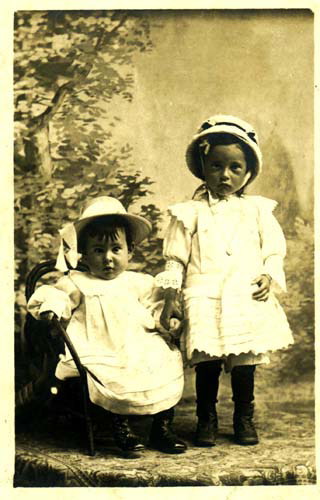 Ferrand Marguerite et Renée filles de Clarisse int